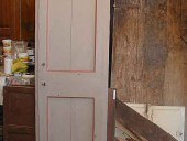 Vecchia porta laccata restaurata