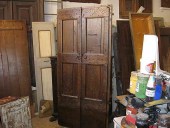 Vista interna porta antica rustica restaurata